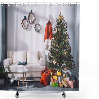 Personality  Christmas Tree And Gifts Shower Curtains