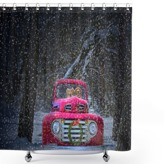 Personality  Retrievers In Red Christmas Truck Shower Curtains