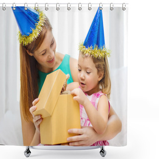 Personality  Mother And Daughter In Blue Hats With Favor Horns Shower Curtains