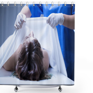 Personality  Covering Female Body In Mortuary Shower Curtains