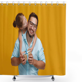 Personality  Happy Father's Day! Cute Dad And Daughter Hugging On Colored Yellow Backgroun Shower Curtains