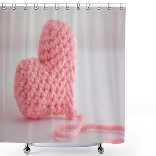 Personality  Beautiful Warm Pink Crocheted Heart - Closeup Shower Curtains