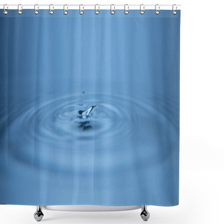 Personality  Water Droplet Falling Onto Calm Still Water, Splash Forming Concentric Circles Shower Curtains