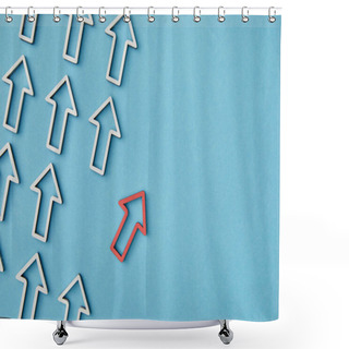 Personality  Top View Of Diagonal Rows With White Arrows With Red Pointer On Blue Background Shower Curtains