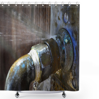 Personality  Old Leaky Pipes Shower Curtains