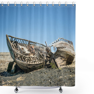 Personality  Wooden Framework Of Shipwrecks Shower Curtains