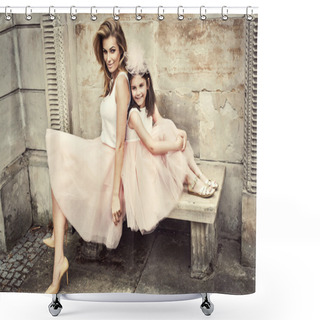 Personality  Mother And Daughter In Same Outfits Weared Tutu Skirts Shower Curtains
