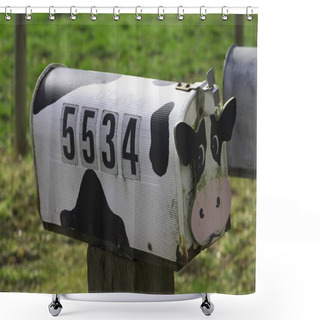 Personality  Quaint Country Mailbox Shower Curtains