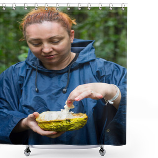 Personality  Wild Cocoa Fruit Shower Curtains
