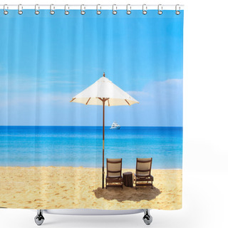 Personality  Beds And Umbrella On A Beach Shower Curtains