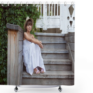 Personality  Cute Little Girl Is Sitting Shower Curtains