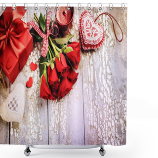 Personality  Red Roses With Decorative Hearts And Presents Shower Curtains