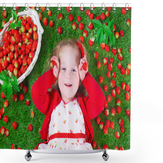 Personality  Little Girl Eating Strawberry Shower Curtains