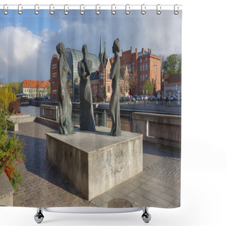 Personality  Trzy Gracje (meaning The Three Graces) Sculpture Of Goddesses In Shower Curtains