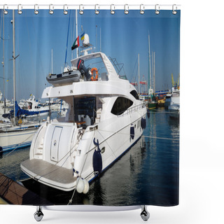 Personality  Yacht Shower Curtains