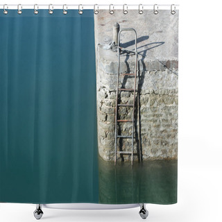 Personality  Harbor Wall With Steel Ladder Shower Curtains