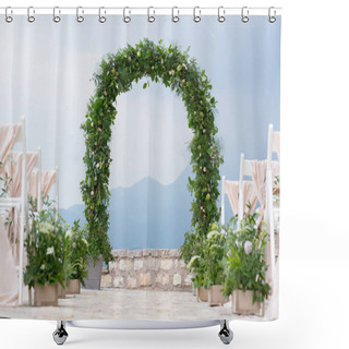 Personality  Decorated Arch And Chairs At The Wedding Venue Shower Curtains