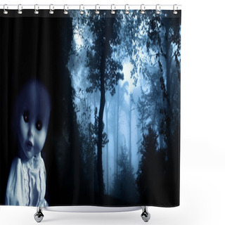 Personality  Vintage Spooky Doll Shower Curtains