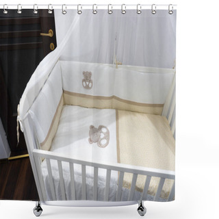 Personality  White Wooden Baby Crib Child's Bed Shower Curtains