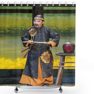 Personality  Chinese Traditional Opera Actor With Theatrical Costume Shower Curtains