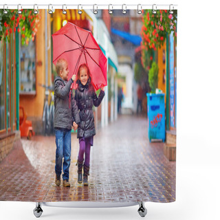 Personality  Happy Kids Walking Under The Rain On Colorful Street Shower Curtains