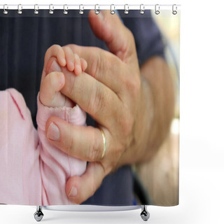Personality  Newborn Baby Girl Holding Grandpa's Hand Shower Curtains
