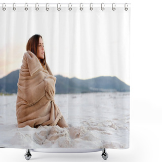 Personality  Beach Blanket Woman Shower Curtains