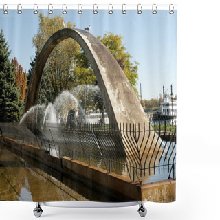 Personality  Confederation Arch Fountain Shower Curtains