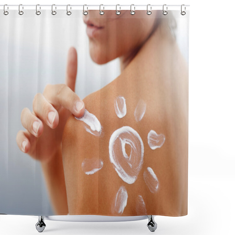 Personality  Dark tanned body in summer shower curtains
